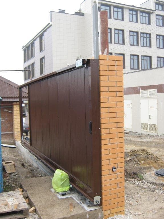 Производим установку откатных ворот в Крымске, беремся за проекты любой сложности. Опыт работы наших сотрудников - более 12 лет. Цены Вас приятно удивят.